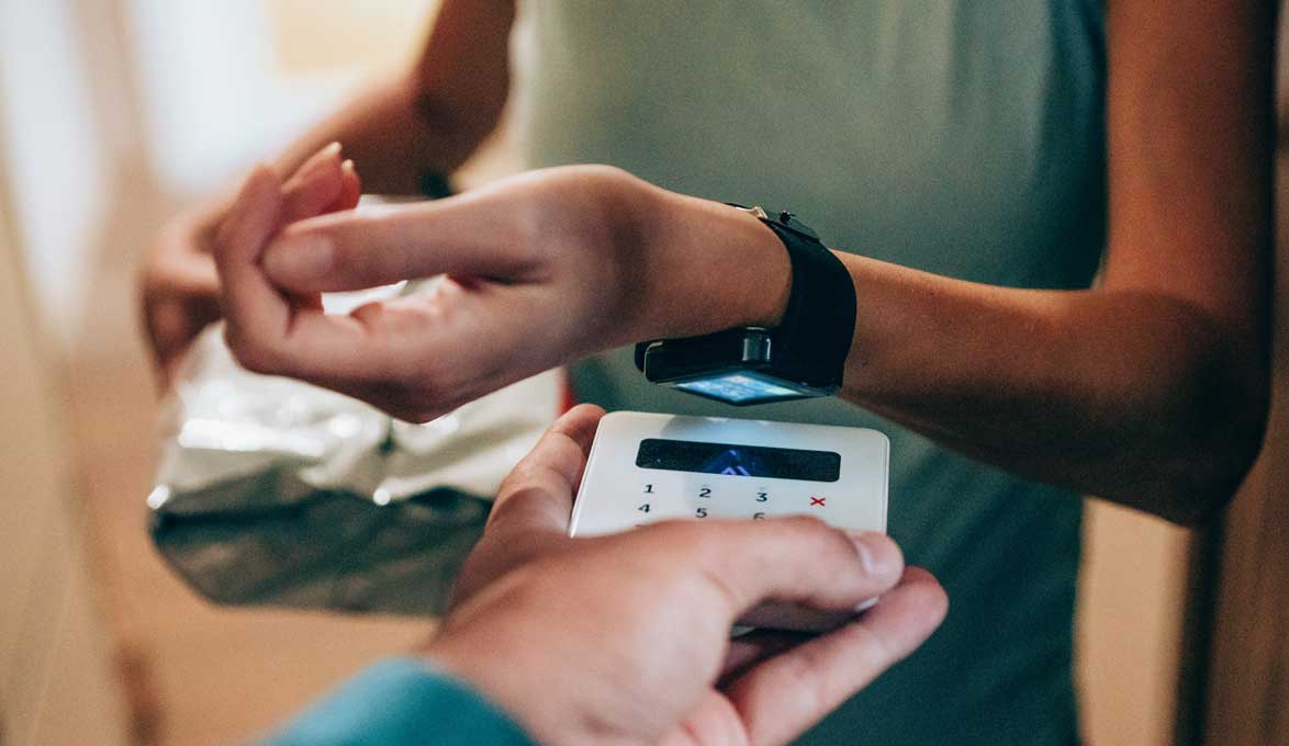 accepting credit card payment with smartwatch nfc